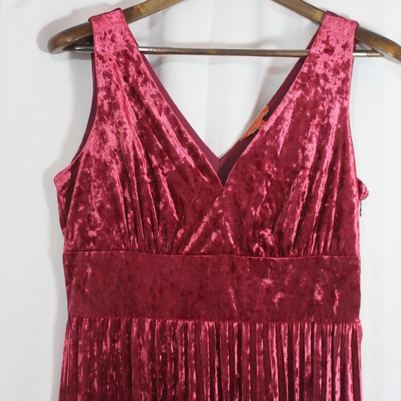 Splendor Spree Velvet Pleated Dress - Picture 3 of 8